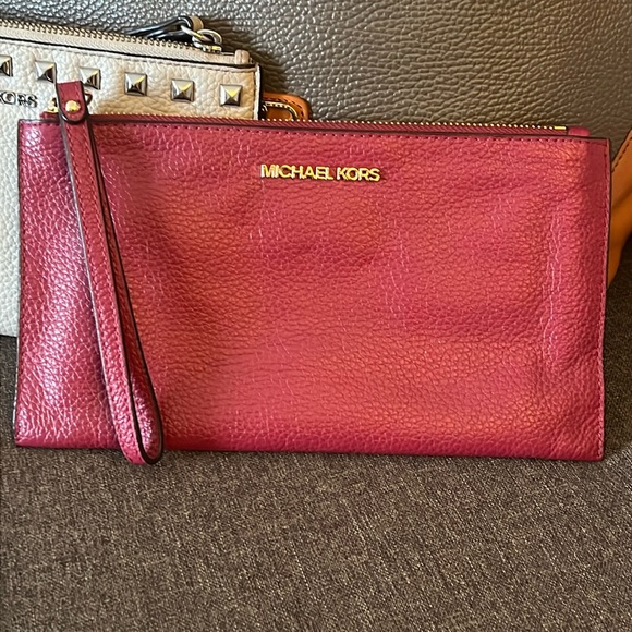 Michael Kors Jet Set Large Clutch/Wristlet in SANGRIA NWOT - Picture 2 of 6